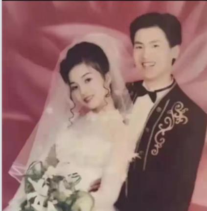 上世纪八九十非凡体育年代婚纱照：最后一张女主颜值真高(图4)